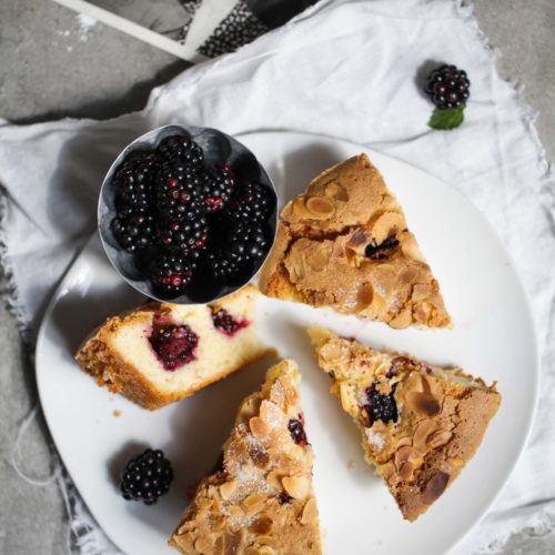 Sommerkuchen Brombeer Kuchen einfacher Kuchenteig Rührteig schwedischer mandelkuchen besuchskuchen zuckerkruste brombeerrezepte summer cake blackberry cake zuckerzimtundliebe foodblog backblog