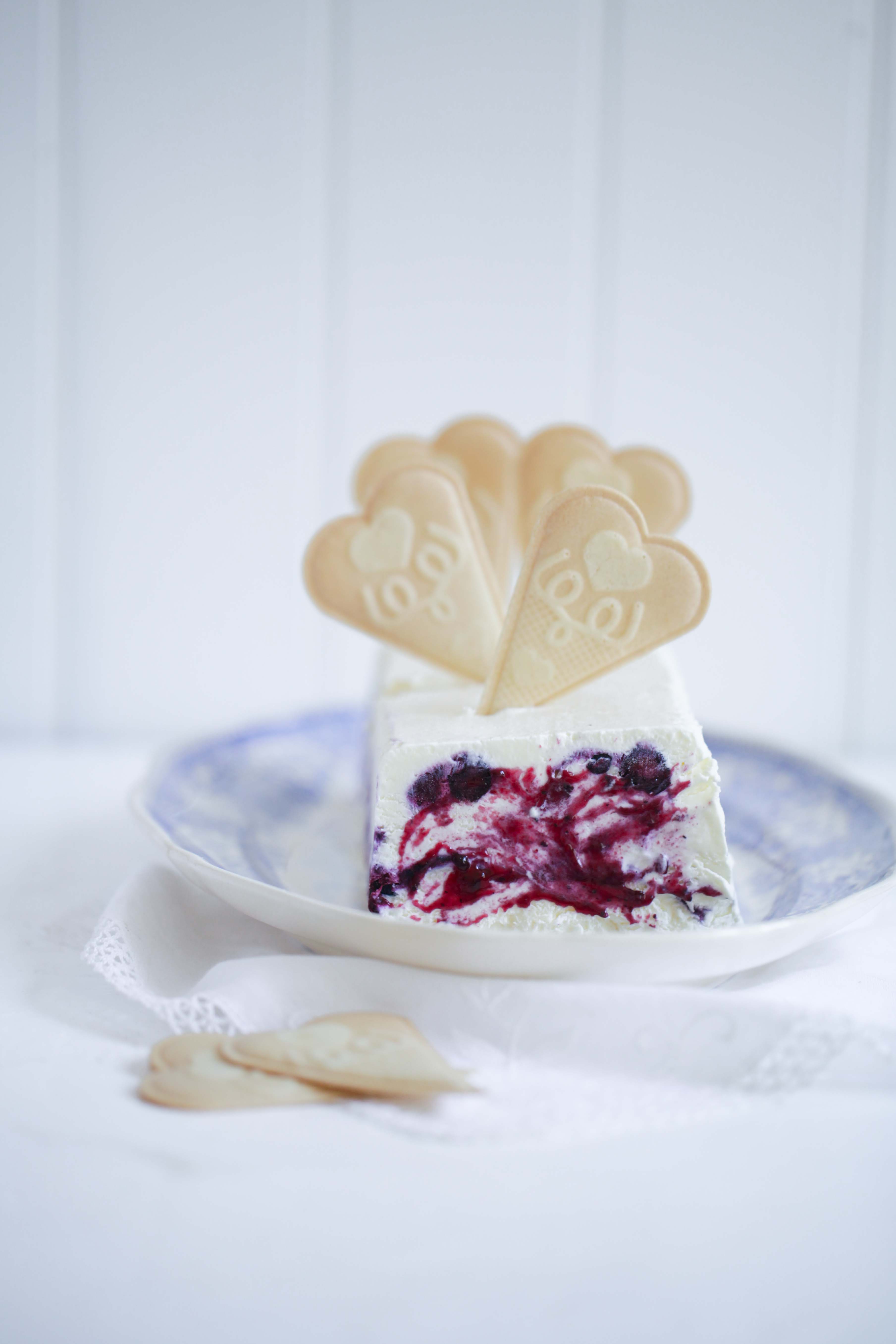 Selbstgemachtes Eis mit ofengeschmorten Vanille-Blaubeeren – Eiscreme ohne Eismaschine