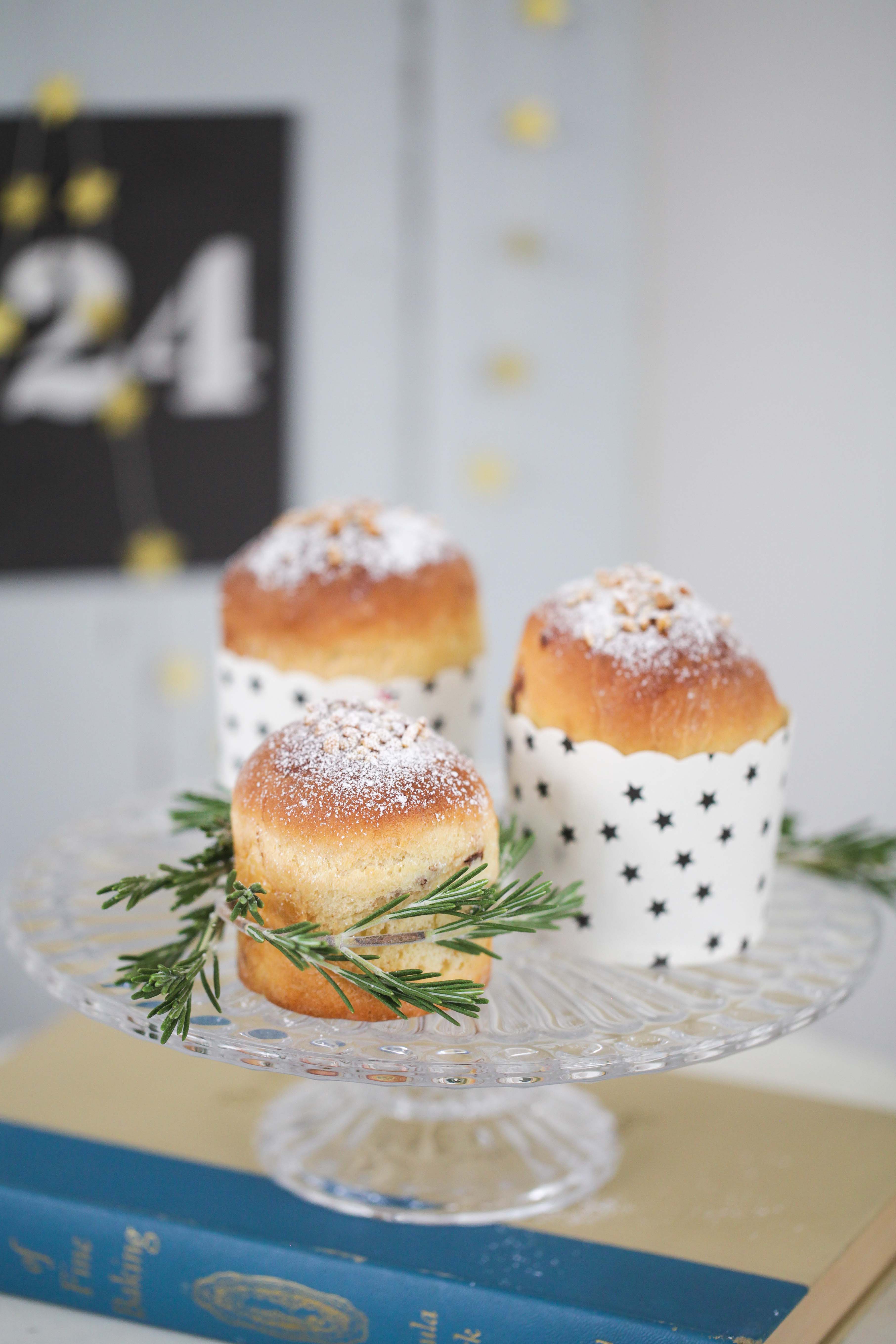 Kleine Panettone mit Schokolade und Haselnüssen – Panettone Muffins als Adventsgebäck