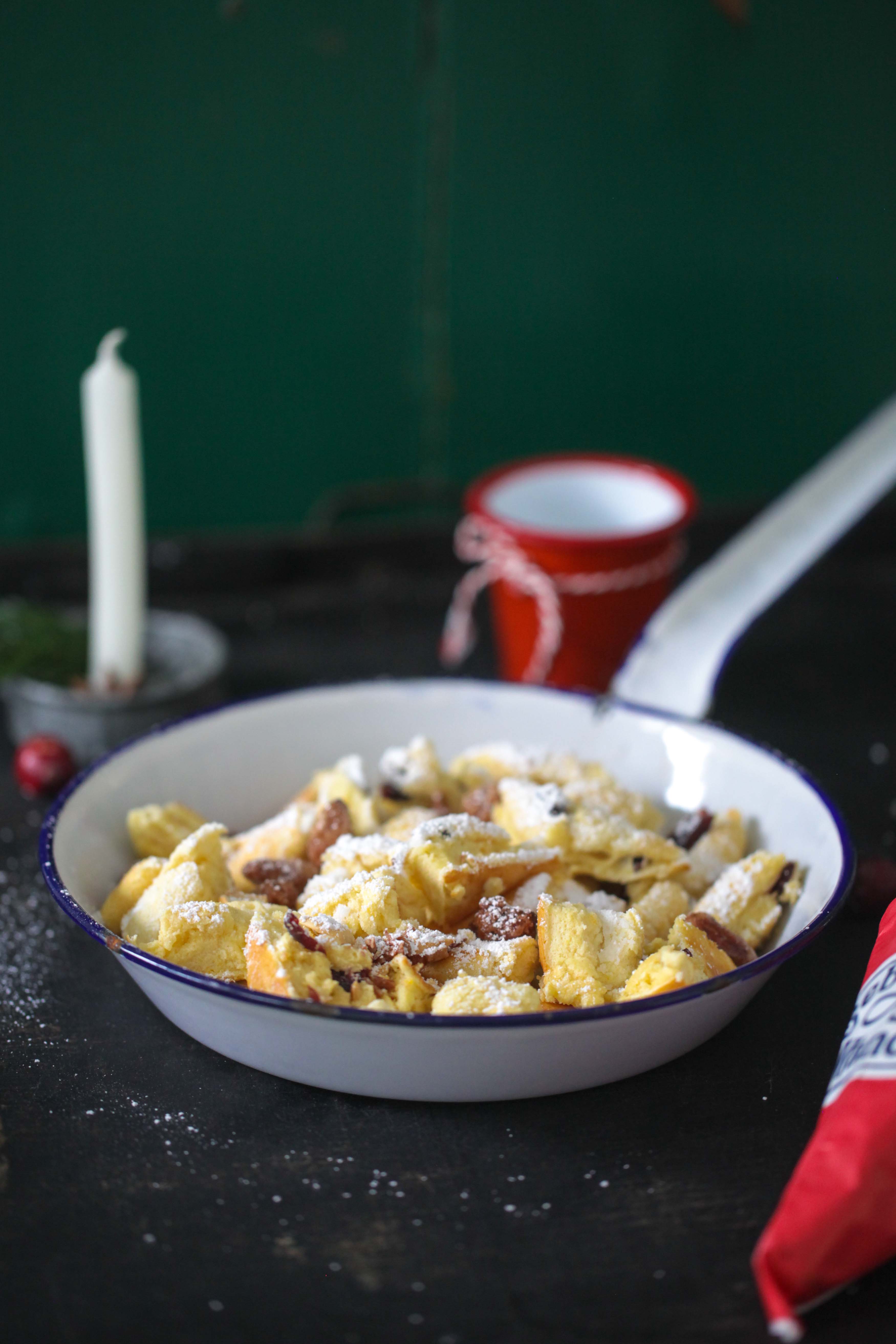 Weihnachts-Kaiserschmarrn mit Cranberries und gebrannten Mandeln – ja so ein Weihnachtsschmarrn