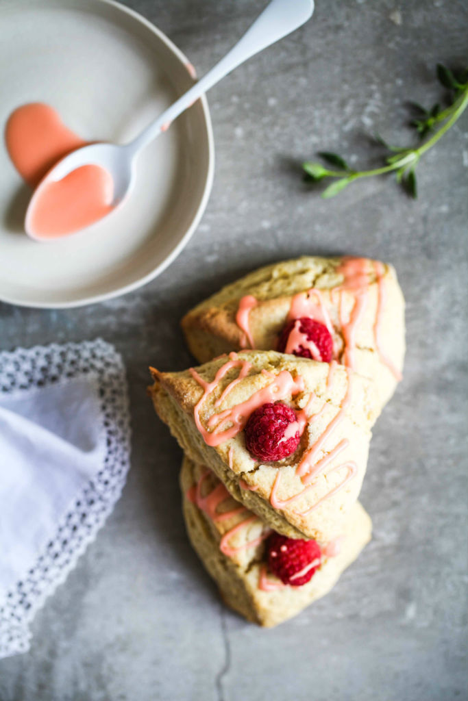 Beeren Buttermilch Scones mit Aperol Zuckerguss Rezept – so lecker