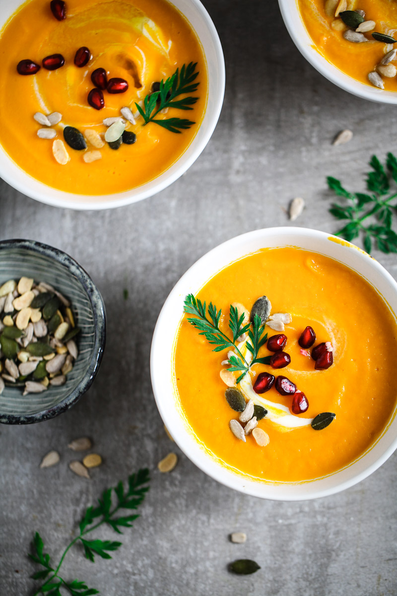 Ein Möhrensuppe Rezept mit Kokosmilch und Ingwer – einfach und lecker. Und von innen wärmend.