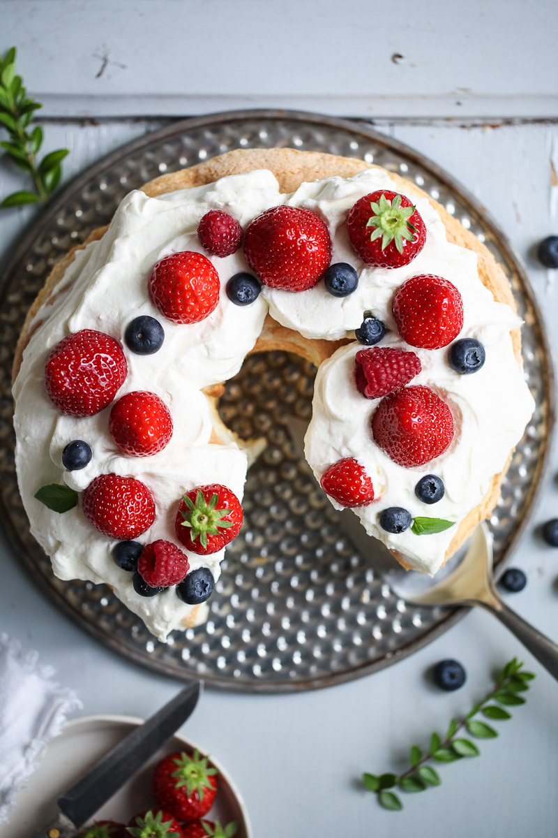 Angel Food Cake – ein herrlich luftiger Kuchen für Geburtstage oder Sonntagnachmittage auf der Terrasse
