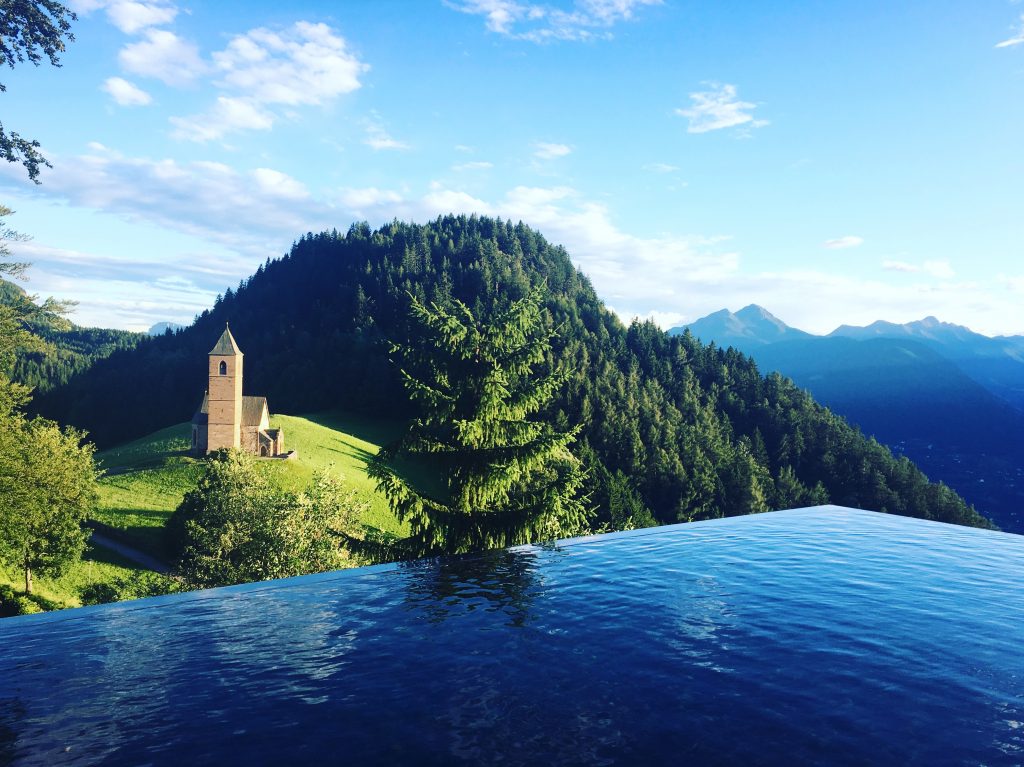 meetmerano meraner land hotel unterkuenfte miramonti boutique hotel spa pretty hotels white line hotels infinity pool hafling alto adige zuckerzimtundliebe food and travel