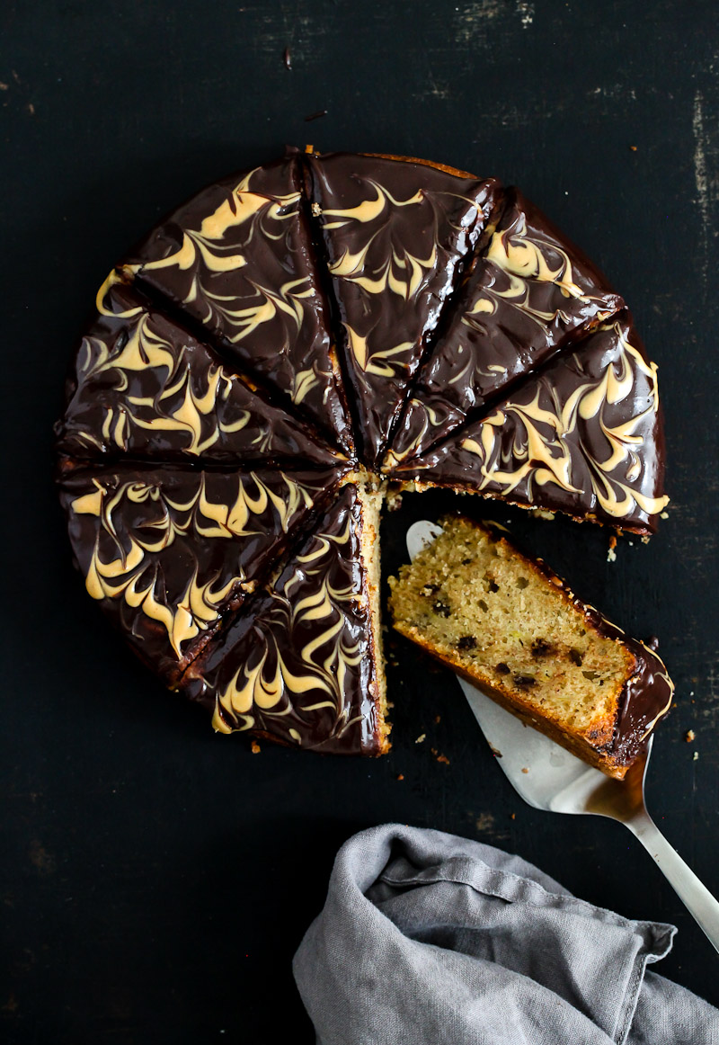 Bananenkuchen Rezept mit Erdnussbutter Schokoladenganach was ist ganache wie macht man ganache einfaches kuchenrezept mit Banane und Schokoladentropfen von Zuckerzimtundliebe banana cake with chocolate ganache and peanut butter swirls
