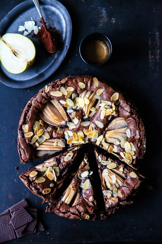die besten schokoladen brownies brownie rezept mit birnen pear brownies recipe foodstyling food photography zuckerzimtundliebe birnenkuchen schokoladenkuchen backen herbstkuchen backen im herbst