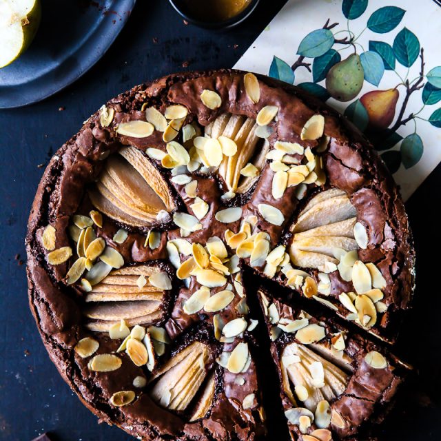 die besten schokoladen brownies brownie rezept mit birnen pear brownies recipe foodstyling food photography zuckerzimtundliebe birnenkuchen schokoladenkuchen backen herbstkuchen backen im herbst