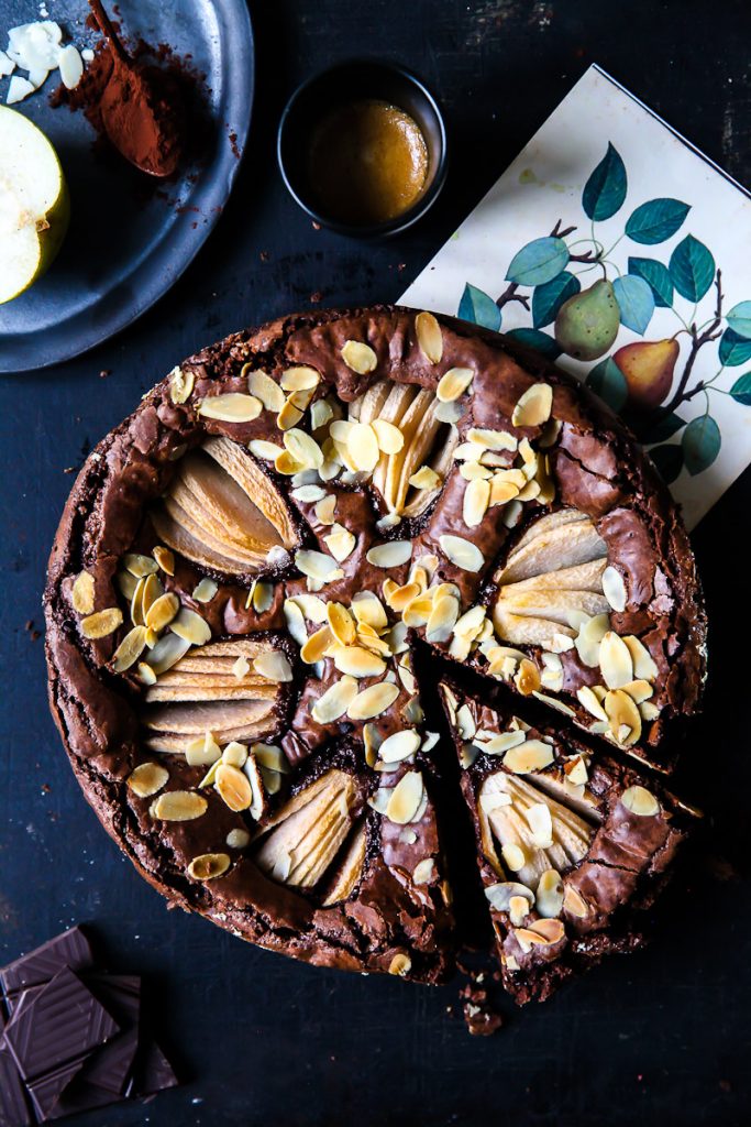 die besten schokoladen brownies brownie rezept mit birnen pear brownies recipe foodstyling food photography zuckerzimtundliebe birnenkuchen schokoladenkuchen backen herbstkuchen backen im herbst