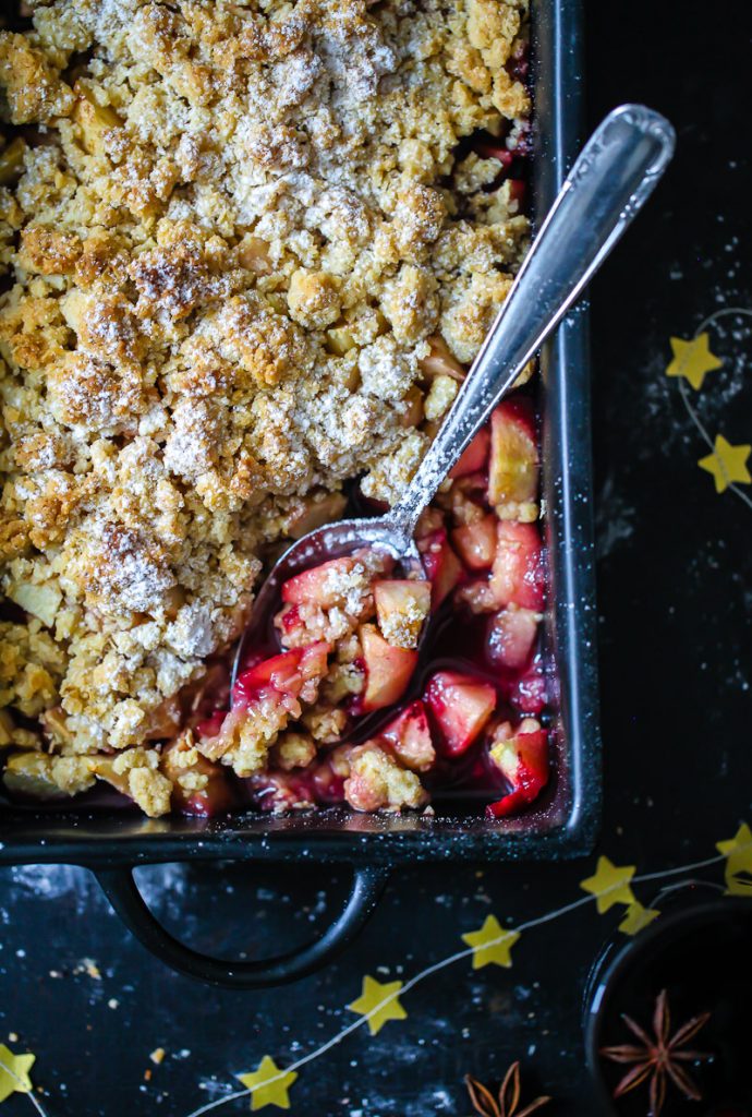 Glühwein Apple Crumble Rezept Adventsrezept Weihnachtsrezept apple crisp oat crumble recipe zuckerzimtundliebe foodblog food styling apfelrezept weihnachtsdessert