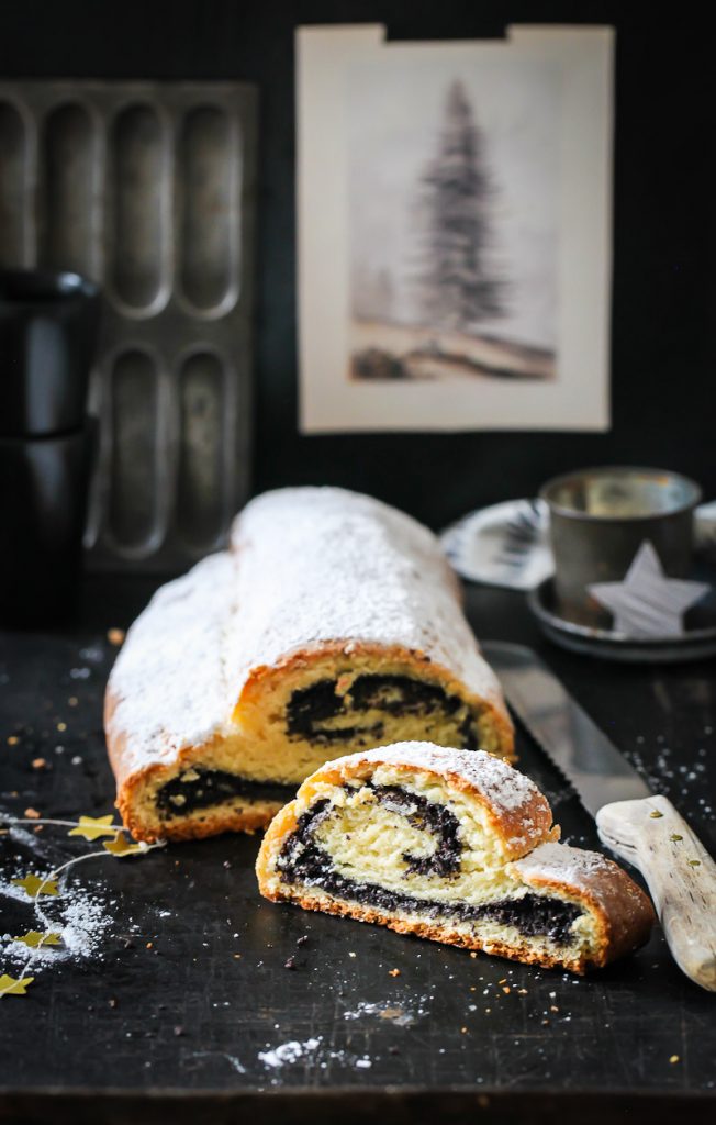 Mohn Quarkstollen Rezept so geht sächsisch Adventskalender Adventsgebäck einfacher Christstollen aus Quarkteig foodstyling german christmas recipes Rezept Backrezept Weihnachtsbäckerei Zucker Zimt und Liebe Foodblog Backblog