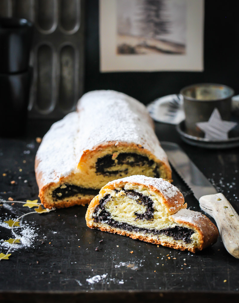 Mohn Quarkstollen Rezept so geht sächsisch Adventskalender Adventsgebäck einfacher Christstollen aus Quarkteig foodstyling german christmas recipes Rezept Backrezept Weihnachtsbäckerei Zucker Zimt und Liebe Foodblog Backblog