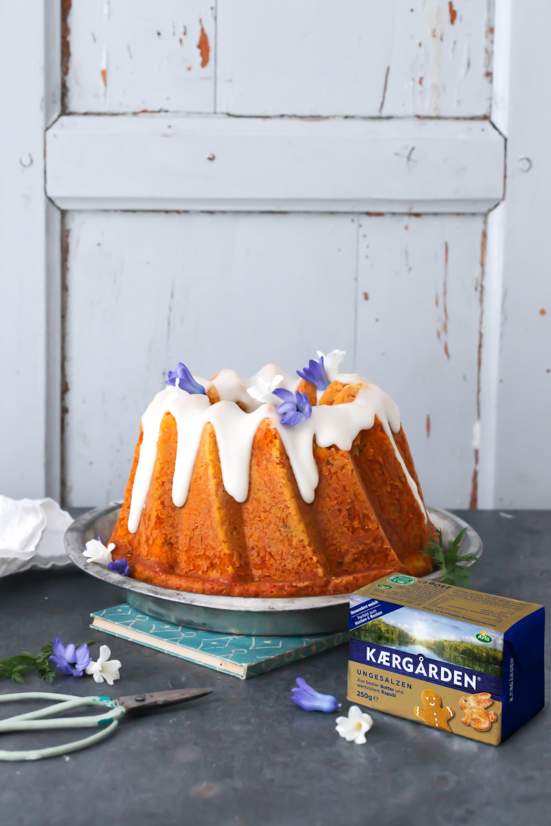 Rezepte fürs Osterfrühstück oder Osterbrunch Möhren Kokos Gugelhupf Osterkekse carrot bundt von zuckerzimtundliebe mit Arla Kaergarden Block