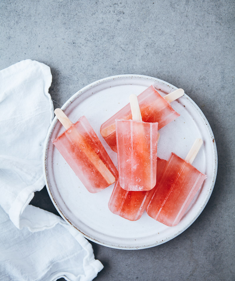 Rhabarber Iced Tea und Rhabarber Eistee-Popsicles – meine kleine Frühlings Vorfreude {enthält Werbung}