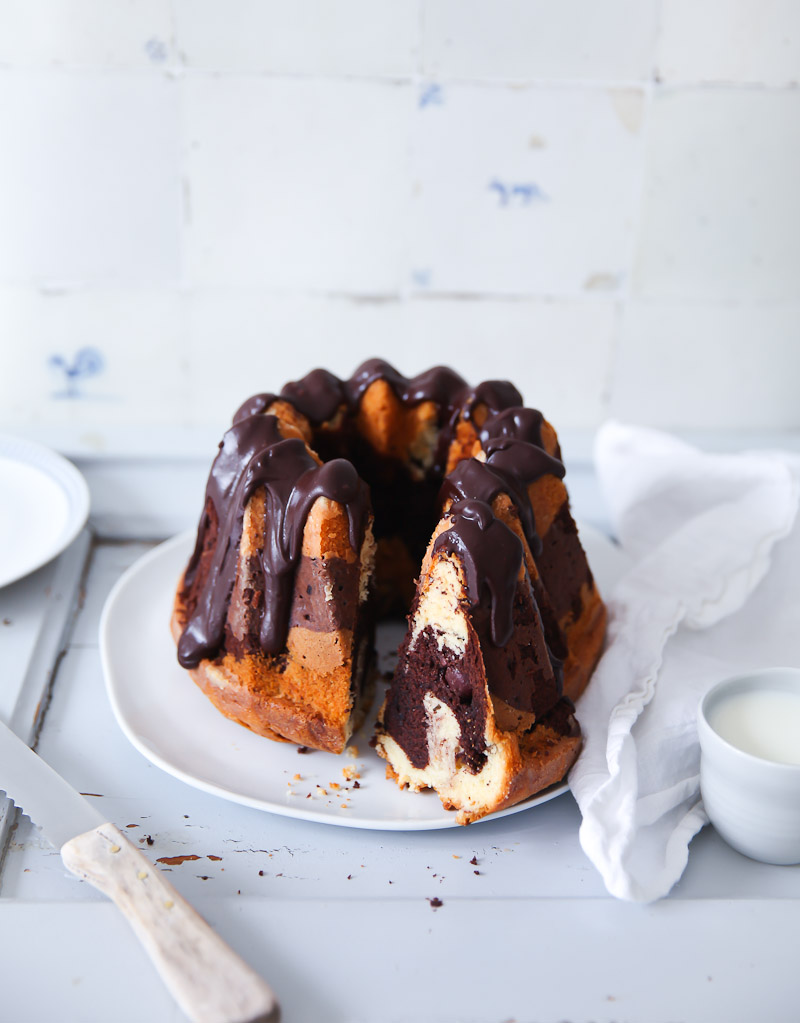 Donauwelle Gugelhupf Rezept Rührkuchen Napfkuchen Nordicware zuckerzimtundliebe foodstyling kirschen cherry marble bundt cake recipe einfacher kuchen backrezept kirschkuchen marmorkuchen