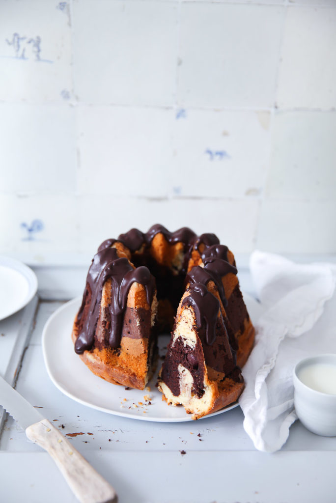 Donauwelle Gugelhupf Rezept Rührkuchen Napfkuchen Nordicware zuckerzimtundliebe foodstyling kirschen cherry marble bundt cake recipe einfacher kuchen backrezept kirschkuchen marmorkuchen