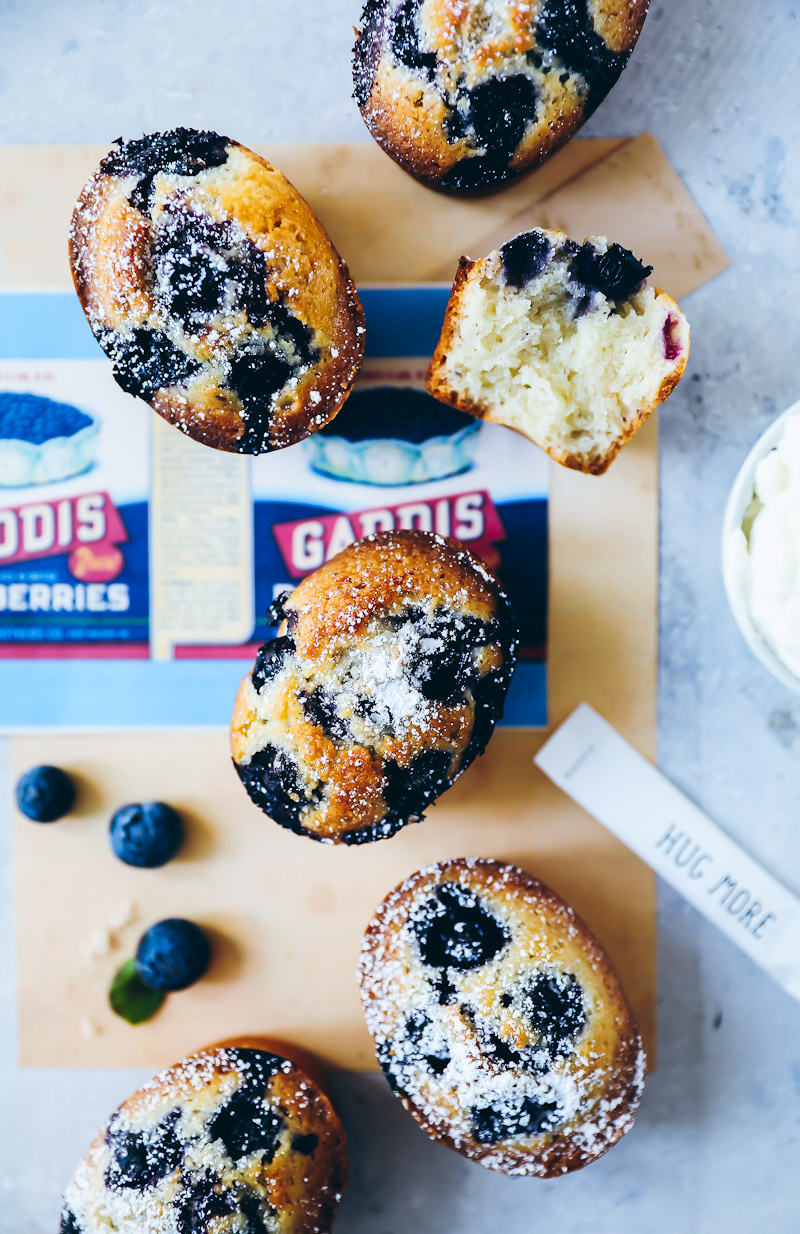 Ein Rezept für Blaubeere-Nuss-Friands oder die leckersten Blaubeer-Muffins – so weich, die sollte man unbedingt mal backen