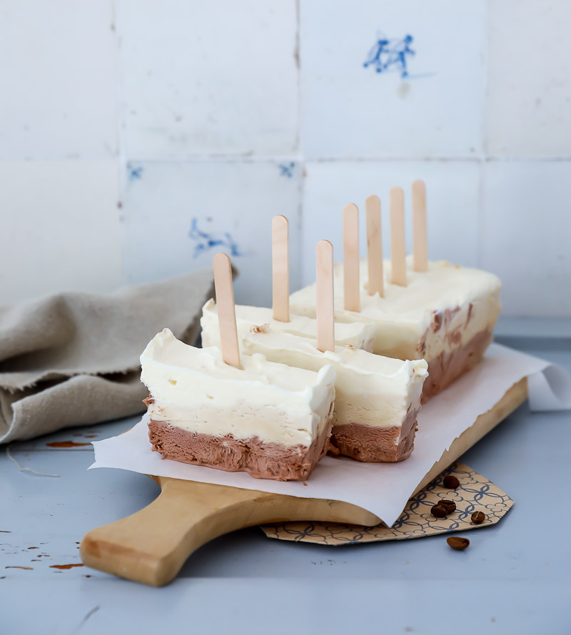 Ein Rezept für Cappuccino Eis-am-Stiel ohne Form und ohne Eismaschine mit Tchibo Blonde Roast Kaffee {enthält Werbung}