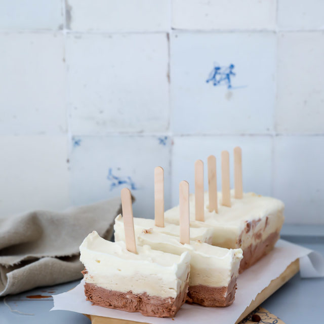 Rezept Cappuccino Eis-am-Stiel mit Tchibo Blonde Roast Eis ohne Eismaschine no churn ice cream popsicles rezept popsicles without mold foodstyling icecream einfaches eisrezept foodblog zucker zimt und liebe zuckerzimtundliebe backblog sommerrezepte cappuccinoeis kaffeeeis