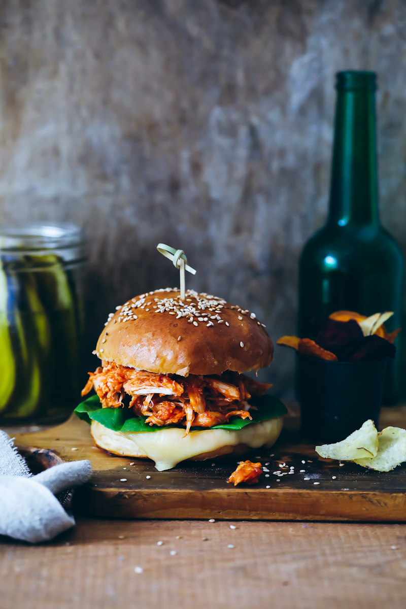 Rezept für einfachen Pulled Chicken Cheeseburger mit Leerdammer Toast and Burger {enthält Werbung}
