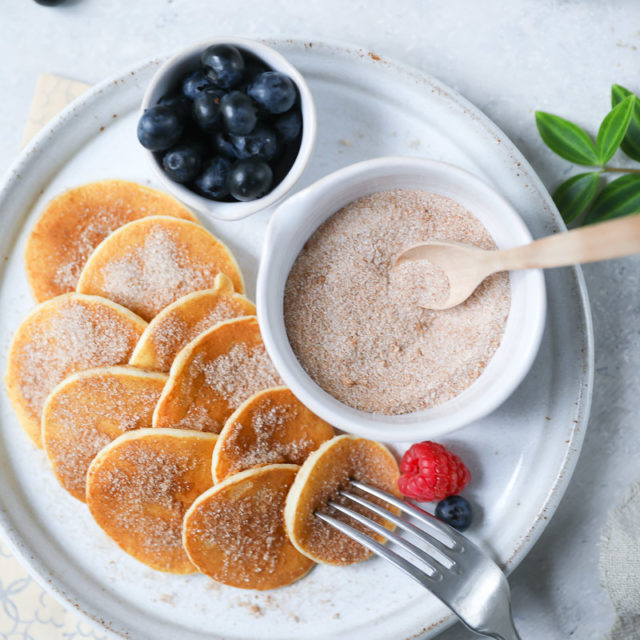 Rezept Mini Buttermilch zuckerzimt zimtzucker Pancakes Pfannkuchen mit Beeren Pfannkuchenspiess Frühstücksrezept Frühstücksglück zuckerzimtundliebe foodblog backblog
