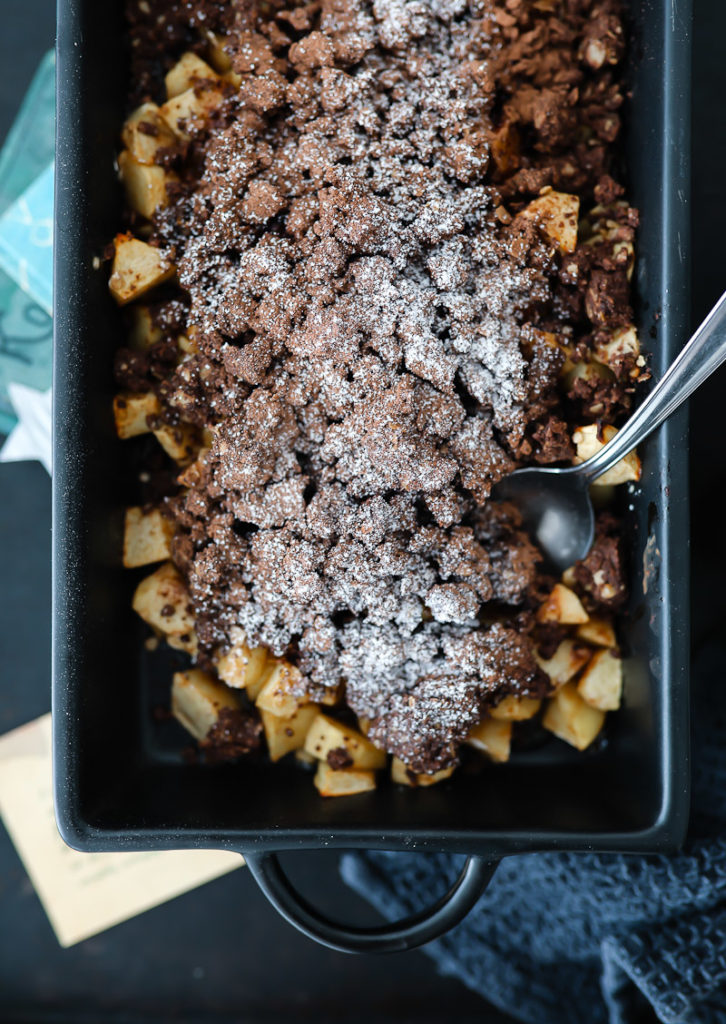 Schokoladen Apple Crumble, das beste apple crumble rezept, apple crisp, cocoa apple crisp, kakao crumble, herbst, apfelrezept, die besten apfelrezepte, zuckerzimtundliebe, foodblog, backblog, zucker zimt und liebe, foodstyling, food photography, apple recipes, soulfood