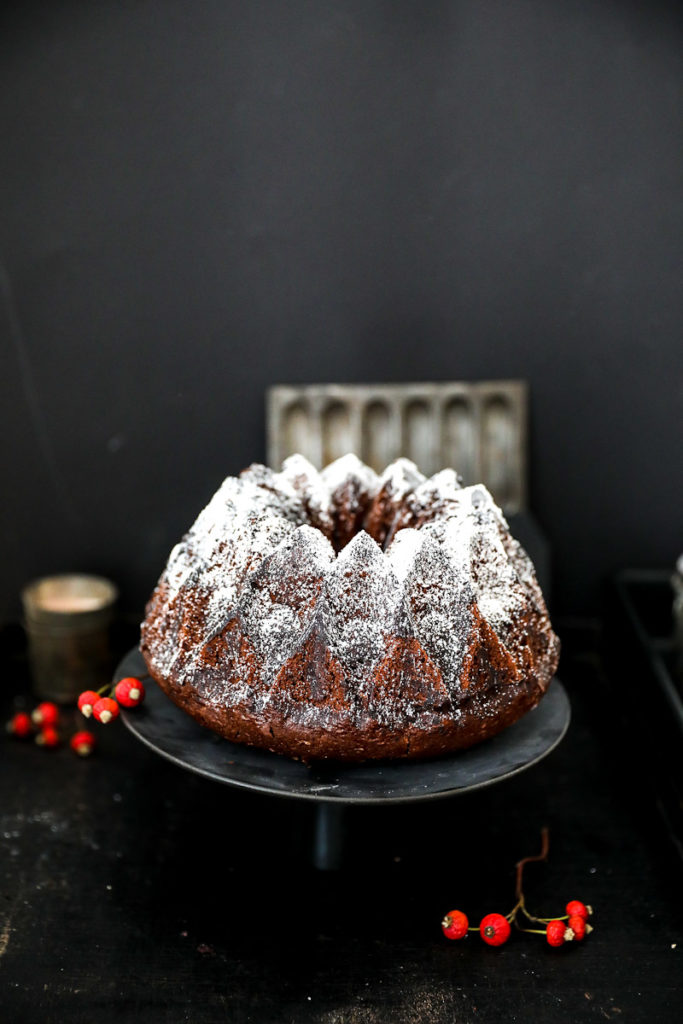 Gewürzkuchen Rezept Zuckerzimtundliebe spiced bundt cake Gugelhupf Schokoladenkuchen Schoko Gugelhupf Rührteig Rührkuchen Nordic Ware form Crown Foodblog Backblog weihnachtskuchen Herbstkuchen foodstyling food photography