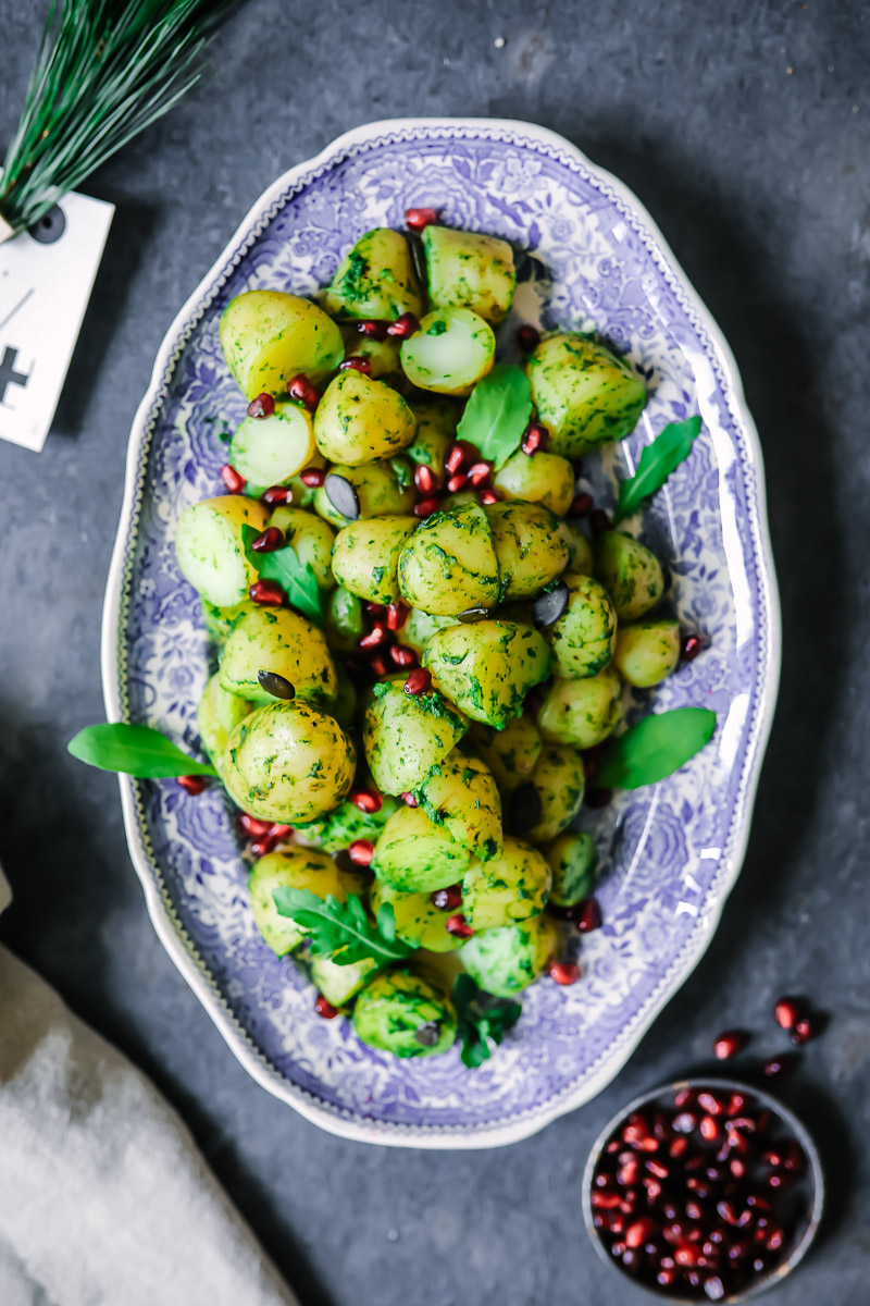 Kartoffeln mit Kräuter Senf Dressing Kartoffelsalat weihnachten würstchen senf senfrezepte senfdressing löwensenf kartoffelrezept zuckerzimtundliebe granatapfel foodblog weihnachtsrezepte