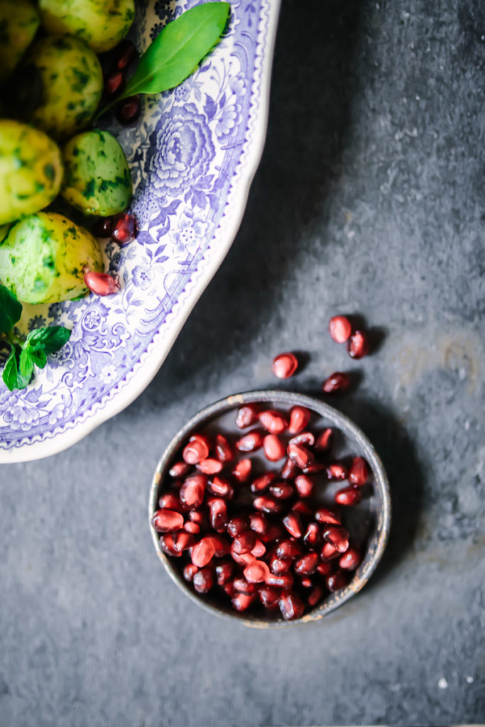 Kartoffeln mit Kräuter Senf Dressing Kartoffelsalat weihnachten würstchen senf senfrezepte senfdressing löwensenf kartoffelrezept zuckerzimtundliebe granatapfel foodblog weihnachtsrezepte