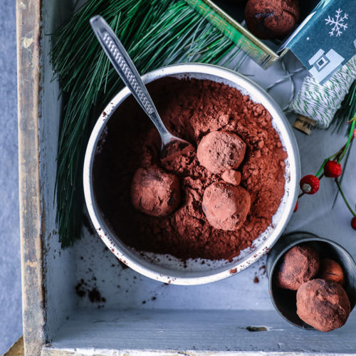 Minz Schokoladentrueffel selber machen küchengeschenke edible gifts mint chocolate truffles zuckerzimtundliebe foodblog backblog foodstyling kakao schokolade selber machen food photography