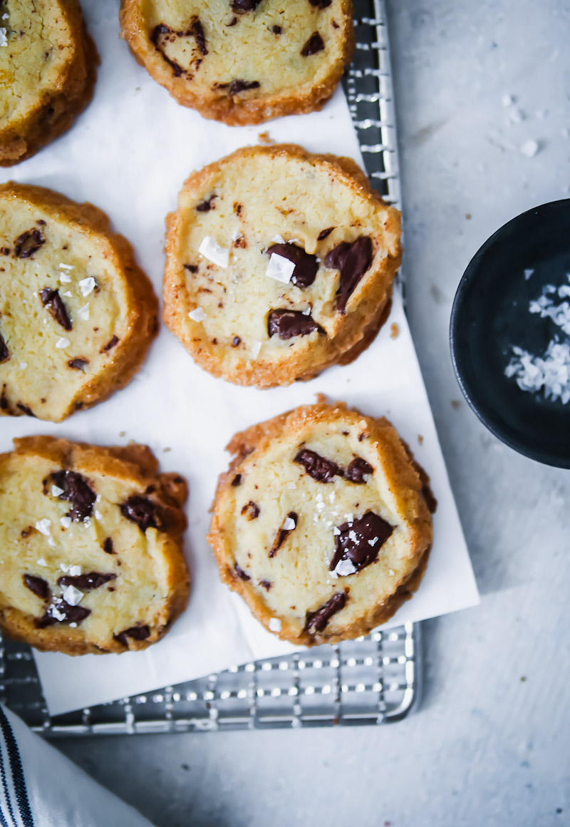 Rezept für Salted Butter Chocolate Chunk Shortbread Cookies – Schokoladenkekse mit gesalzener Butter