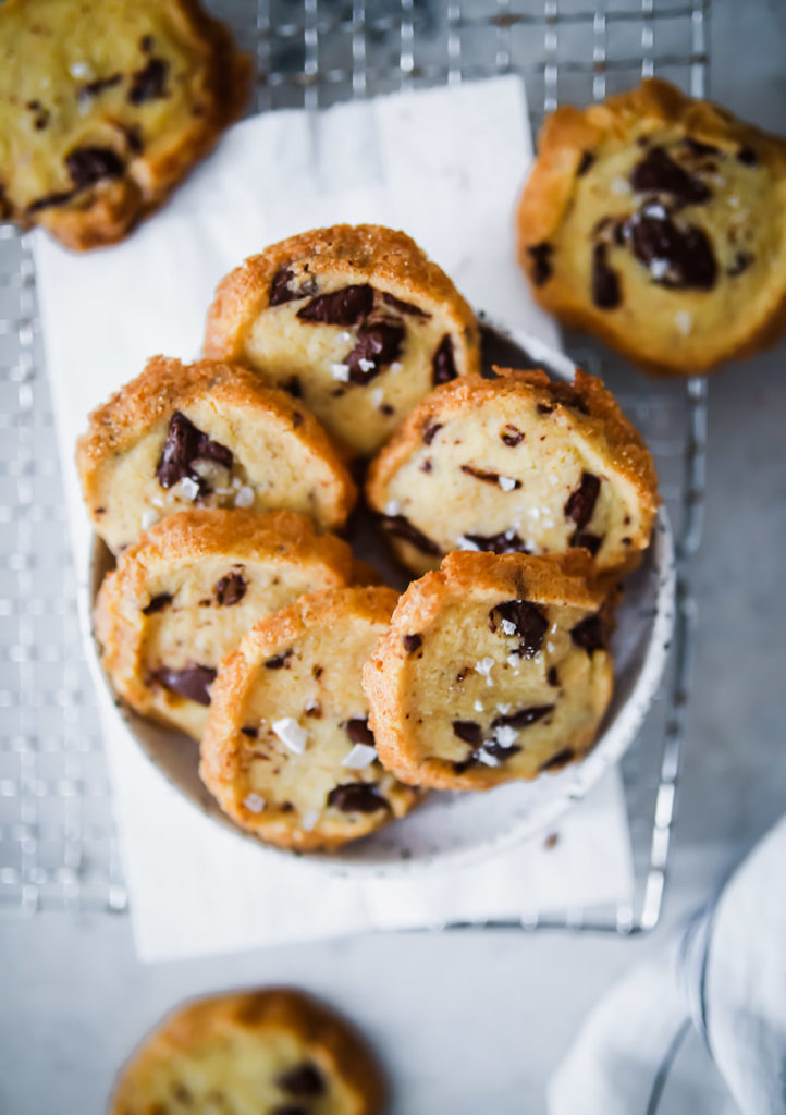 Salted Butter Chocolate Chunk Shortbread Alison Roman Shortbread Cookies Kekse Schokocookies Rezept einfache Kekse zuckerzimtundliebe foodblog backblog foodstyling
