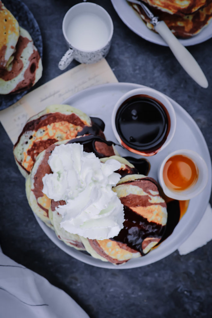 Zebrapancakes Pancake Rezept fluffige Pfannkuchen Kakao Schoko pancakes rezept amerikanische pancakes zuckerzimtundliebe foodblog backblog foodstyling food photography