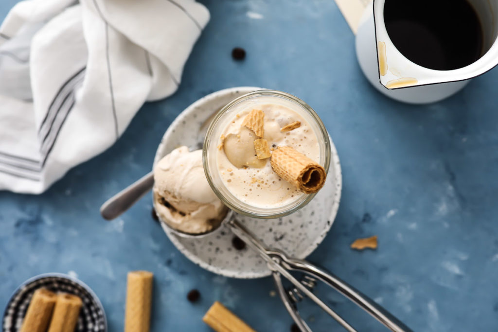 Affogato Rezept Eis mit Kaffee Eiskaffee Tchibo Caffè Blonde zuckerzimtundliebe sommergetränk Dessert zuckerzimtundliebe Foodblog Backblog