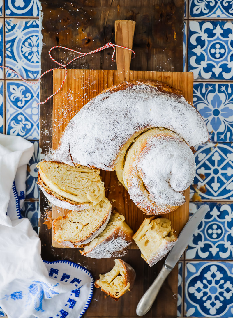 Ensaimada Rezept Mallorca Gebäck selber machen Hefezopf Puderzucker Backen Backrezept Brotrezept einfacher Hefeteig zuckerzimtundliebe foodblog backblog foodstyling