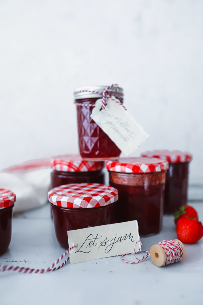 Erdbeermarmelade erdbeer prosecco konfitüre Zuckerzimtundliebe Foodblog Einmachschule Marmeladen Schule wie kocht man marmelade ein rezept marmelade canning strawberry prosecco jam diamant gelierzucker 1:1 aufs brot frühstück brunch sommer im glas einwecken weckglas