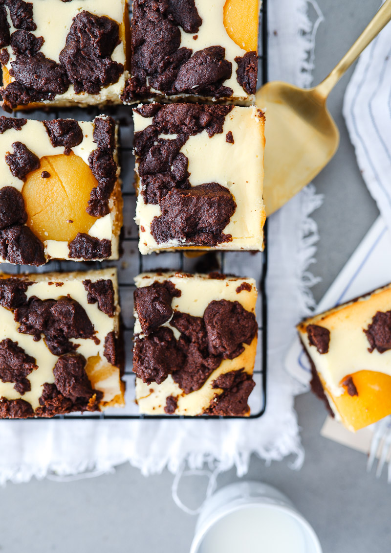 Rezept für Russischen Zupfkuchen vom Blech mit Pfirsichen – ein großer Käsekuchen