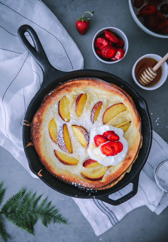 Pfirsich Dutch Baby Ofen Pfannkuchen Pancake peach puffed pancake german pancake foodstyling food photography frühstück bestes dutch baby rezept brunch zuckerzimtundliebe foodblog backblog the bakefeed