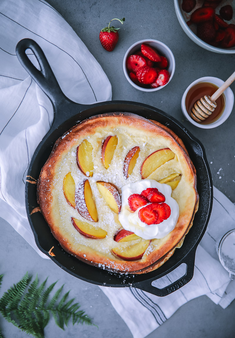 Pfirsich Dutch Baby Ofen Pfannkuchen Pancake peach puffed pancake german pancake foodstyling food photography frühstück bestes dutch baby rezept brunch zuckerzimtundliebe foodblog backblog the bakefeed