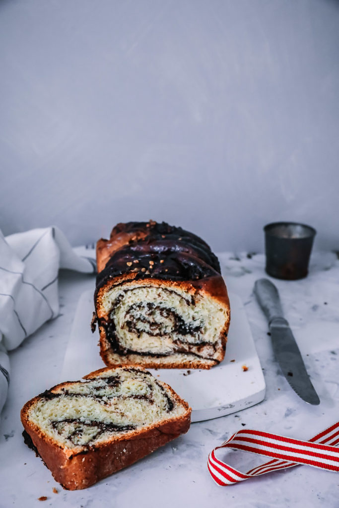 Schokoladen Babka Schoko Hefezopf Schokoladenfüllung einfacher Hefeteig yeast dough Trockenhefe Rezept Backrezept Frühstücksrezept Brunchrezept Schokoladenbrot zuckerzimtundliebe Foodstyling Food photography Backblog the bakefeed