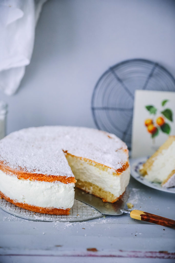 Käse Sahne Torte Rezept Käsekuchen mit Quark einfaches Backrezept foodstyling food photography zuckerzimtundliebe foodblog backblog german cheesecake quarkkuchen pretty