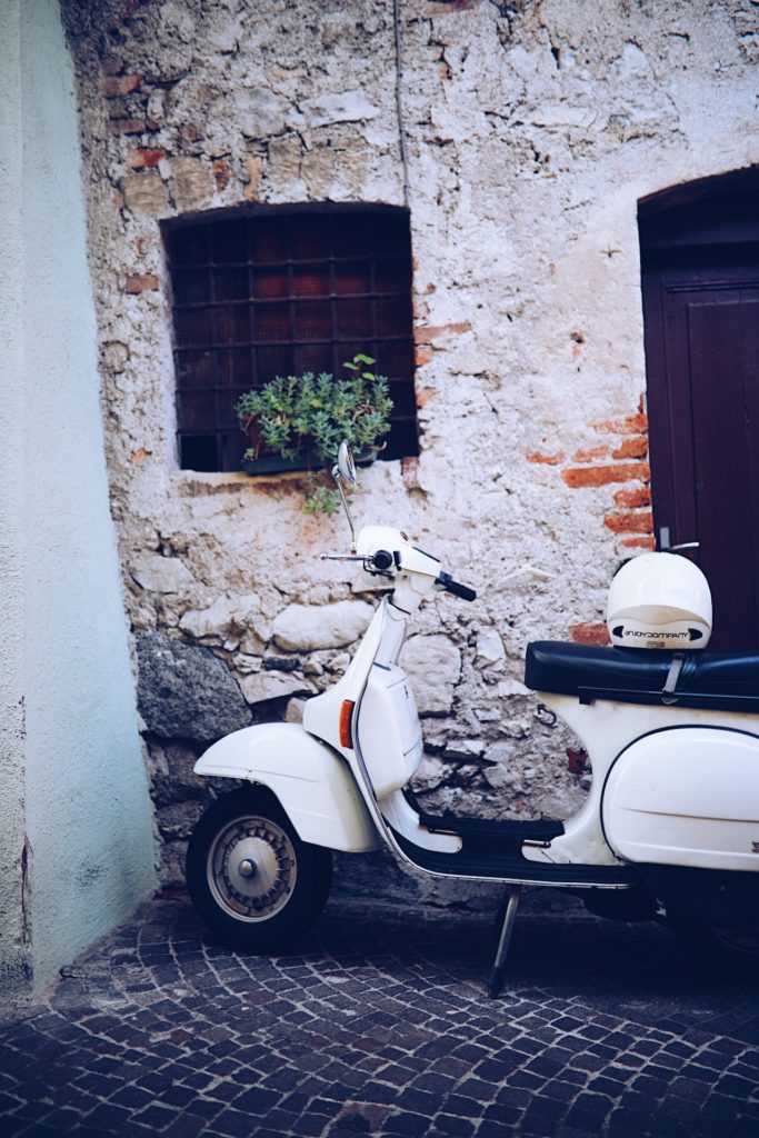 Vespa Gardasee italien limone