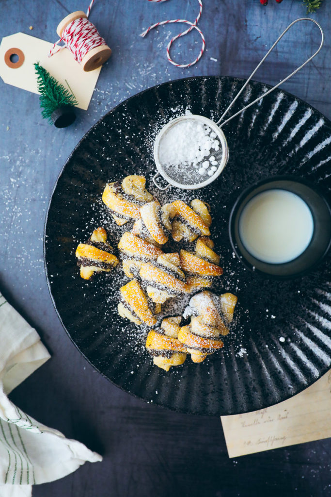 Rugelach Rezept Backrezept Weihnachtsplätzchen Mohnplätzchen Mohnfüllung Weihnachtskekse Weihnachtsbäckerei zuckerzimtundliebe foodstyling food photography poppy seed rugelach Mürbeteig Backblog