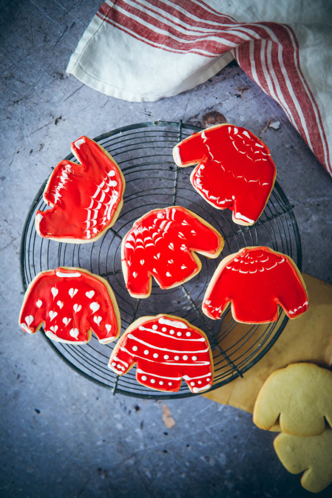 Ugly christmas sweater cookies ausstechplätzchen royal icing rezept einfach weihnachtsplätzchen dekorieren weihnachtsbäckerei zuckerzimtundliebe rezept mürbeteig kekse foodblog backblog foodstyling food photgraphy the bakefeed