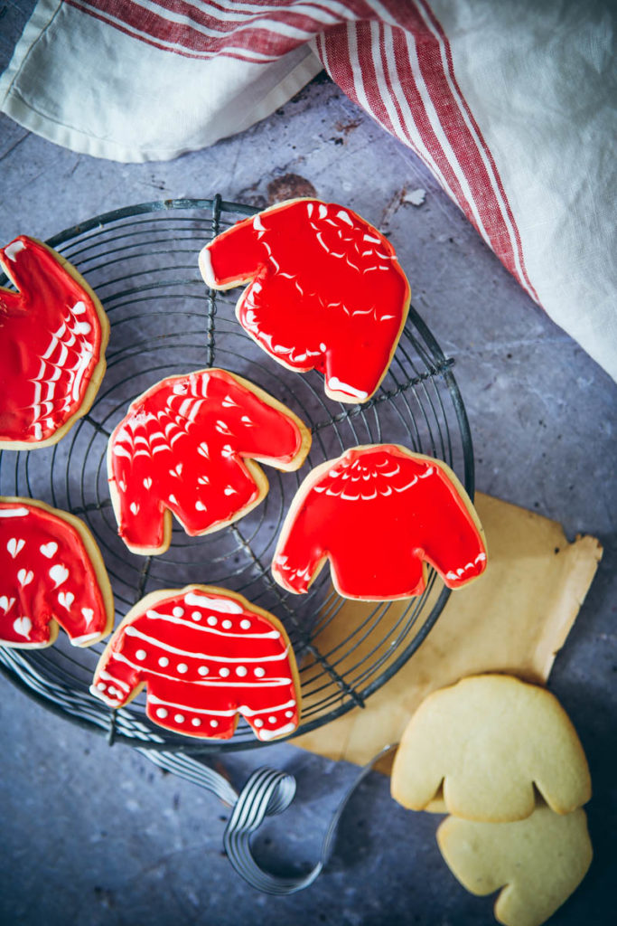 Ugly christmas sweater cookies ausstechplätzchen royal icing rezept einfach weihnachtsplätzchen dekorieren weihnachtsbäckerei zuckerzimtundliebe rezept mürbeteig kekse foodblog backblog foodstyling food photgraphy the bakefeed