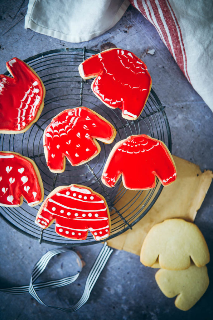 Ugly christmas sweater cookies ausstechplätzchen royal icing rezept einfach weihnachtsplätzchen dekorieren weihnachtsbäckerei zuckerzimtundliebe rezept mürbeteig kekse foodblog backblog foodstyling food photgraphy the bakefeed