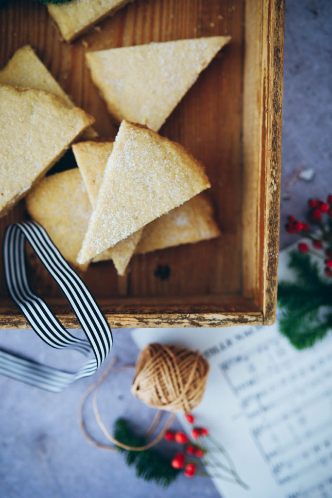 Shortbread Kardamom Weihnachtsplätzchen Rezept einfaches Shortbread Weihnachtsgewürze Weihnachtsgebäck backen weihnachtsbäckerei zuckerzimtundliebe foodblog backblog foodstyling food photography fuchs gewürze the bakefeed food 52grams