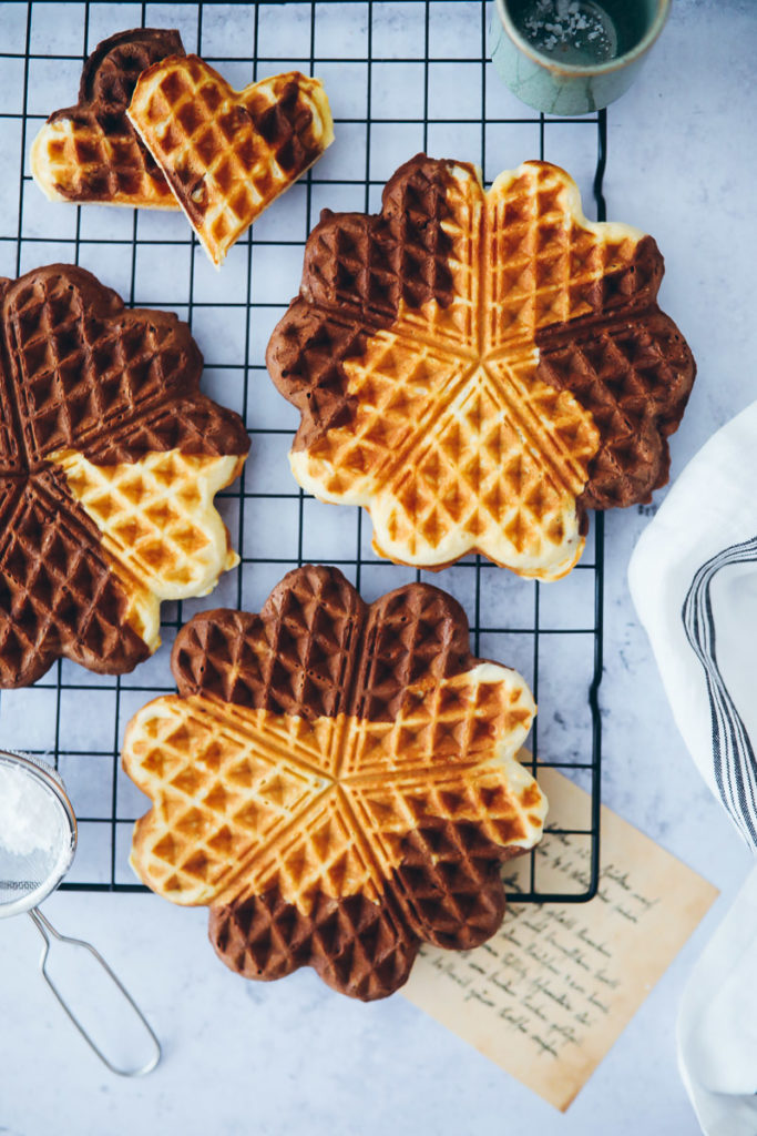 Marmor Schoko waffeln herzwaffeln einfaches waffelrezept heartwaffles marble chocolate waffles Foodblog Backblog Foodstyling Food photography Soulfood zuckerzimtundliebe waffel backen tipps