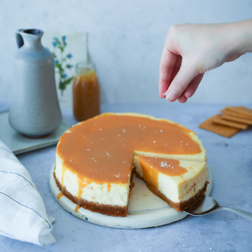 new york cheesecake rezept käsekuchen mit karamell sauce salted caramel foodstyling food photography the bakefeeed zuckerzimtundliebe foodblog backblog