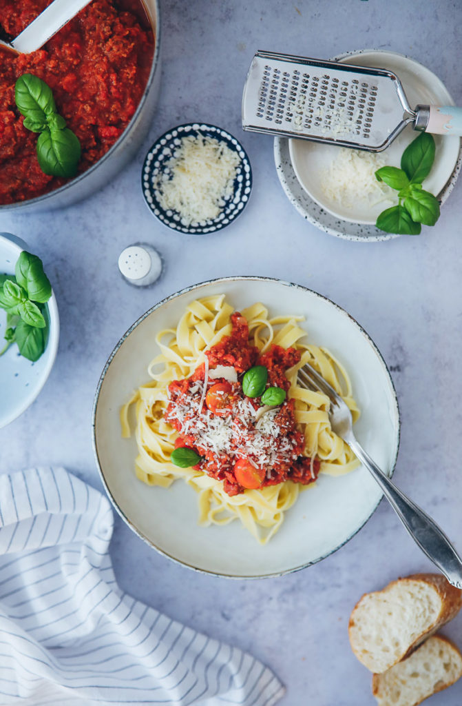 Einfache Bolognese Sauce selber machen Bolo wie beim Italiener Rezept zuckerzimtundliebe pasta bolo foodstyling food photography mittagessen nudelsauce ofen bolognese