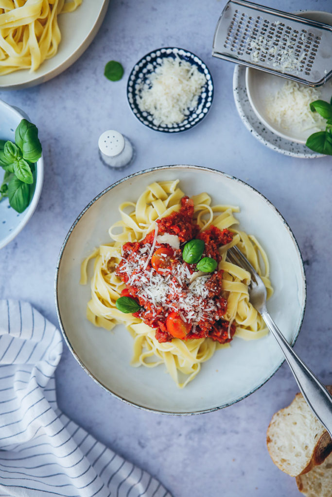 Einfache Bolognese Sauce selber machen Bolo wie beim Italiener Rezept zuckerzimtundliebe pasta bolo foodstyling food photography mittagessen nudelsauce ofen bolognese